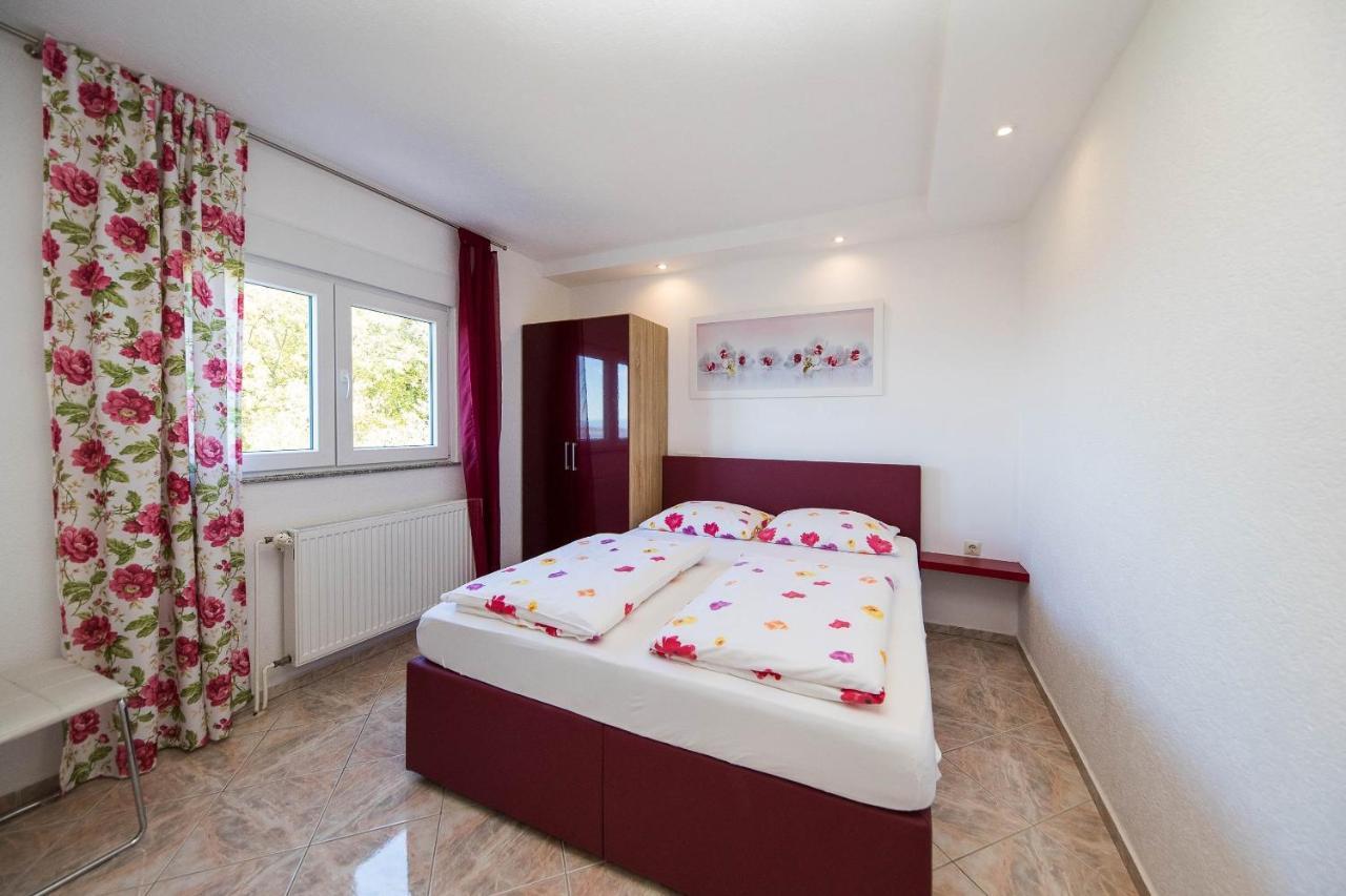 Family Friendly Apartments With A Swimming Pool Dramalj, Crikvenica - 5594 エクステリア 写真